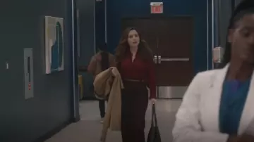 Chemisier ajusté classique Theory porté par le Dr Sam Griffith (Sophia Bush) comme on le voit dans Good Sam (S01E08)