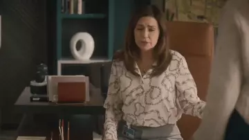 Veronica Beard Re­mi Blouse worn by Vivian Katz (Wendy Crewson) as seen in Good Sam (S01E12)