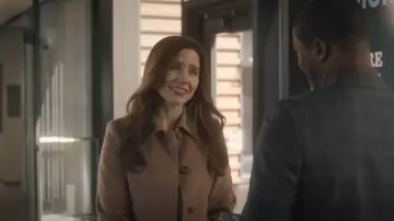 Week-end Max Mara Favilla Manteau porté par le Dr Sam Griffith (Sophia Bush) comme on le voit dans Good Sam (S01E13)