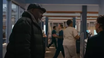 Manteau Marc New York Carlton porté par Bert Goodwin (Gregory Alan Williams) tel qu’on le voit dans Chicago Med (S09E05)