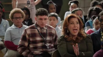 Uniqlo Flan­nel Check Shirt worn by Jacob Hill (Chris Perfetti) as seen in Abbott Elementary (S03E04)