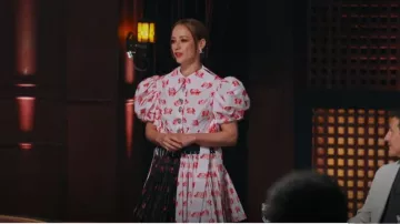 Minirobe à empiècements à imprimé abstrait Chopova Lowena portée par Karine Vanasse dans Les Traîtres Canada (S01E04)
