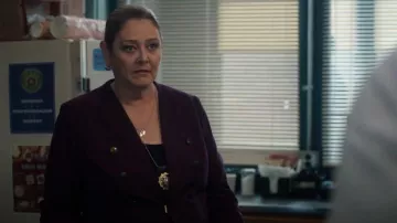 Blazer sans col Lane Bryant Ponte Bryant porté par Kate Dixon (Camryn Manheim) comme on le voit dans Law & Order (S23E05)