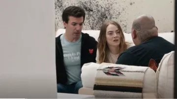 Comme des Garçons Play Black Double Heart Hoodie porté par Asher Siegel (Nathan Fielder) comme on le voit dans La Malédiction (S01E08)