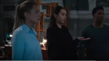 Saks Fifth Avenue Solid Linen Button-Down Shirt worn by Special Agent Amanda Tate (Christina Ulfsparre) as seen in FBI: International (S03E02)