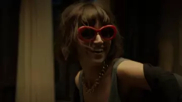 H&M Red Round Sunglasses worn by Tokio (Úrsula Corberó) as seen in Money Heist (S01E05)
