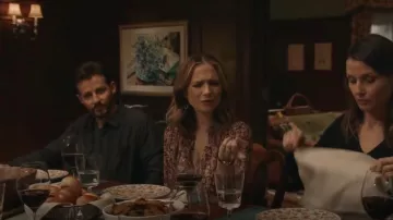 Vestido midi floral de Gerard Darel Jameson usado por Eddie Janko (Vanessa Ray) como se ve en Blue Bloods (T14E02)