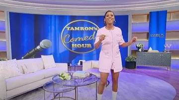 Minivestido de cuentas Maje Ipop usado por Tamron Hall como se ve en Tamron Hall Show el 22 de febrero de 2024