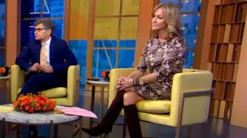 Frame Frankie Puff Sleeve Tee In Navy worn by Lara Spencer as seen in Good  Morning America on January 30, 2024