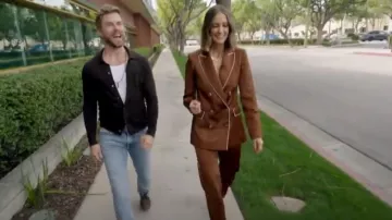 Veronica Beard Enrick Satin Pants usado por Kayna Whitworth como se ve en Good Morning America el 26 de febrero de 2024
