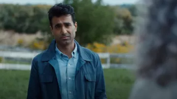 Chaqueta de mezcla de lino con bolsillo de mango usada por Brady Dhawan (Al Mukadam) como se ve en The Way Home (T02E04)