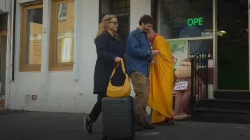 Sobre Running Cloudswift 2 In Magnet Lavender usado por Beth (Amy Schumer) como se ve en Life & Beth (T02E06)