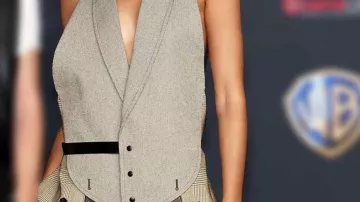Louis Vuitton Vest worn by Zendaya for CinemaCon presentation of her upcoming film ‘Dune: Part Two’ on April 25, 2023 in Las Vegas, Nevada
