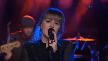 3.1 Phillip Lim Ruffle Shirt With Contrast Stitching worn by Kelly Clarkson as seen in The Kelly Clarkson Show on February 21, 2024