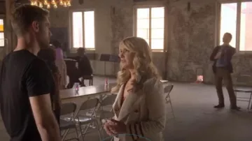 Chaqueta Marlow de Free People usada por Davia Moss (Emma Hunton) como se ve en Good Trouble (T05E19)