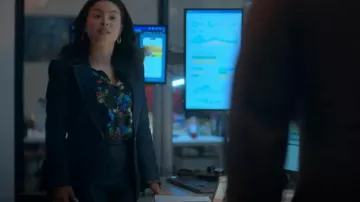 Cinq à Sept Long Lou Pants usado por Mariana Adams Foster (Cierra Ramirez) como se ve en Good Trouble (T05E19)