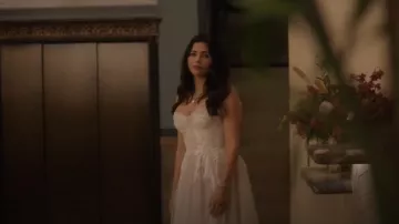 Watters Jaislyn Vestido de novia de encaje con corsé sin tirantes usado por Bailey Nune (Jenna Dewan) como se ve en The Rookie (T06E02)