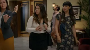 Rhode Lu­lani Dress Black Mo­sa­ic Blos­som worn by Sam (Hannah Simone) as seen in Not Dead Yet (S02E04)