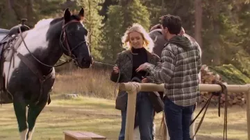 Barbour Quilt­ed Jack­et worn by Daisy Kent as seen in The Bachelor (S28E07)