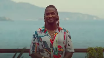 Paul Smith Glitch Shirt usado por Self - Host episodios desconocidos (Scott Evans) como se ve en Couple to Throuple (T01E10)