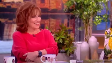 Elie Tahari El suéter de manga Dolman acanalado de Azariah usado por Joy Behar como se ve en The View el 28 de febrero de 2024