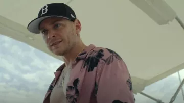 Chemise imprimée à manches courtes The Kooples portée par Shane (Garret Dillahunt) dans Hightown (S03E05)