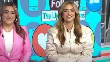 Lovers and Friends Miranda Bomber Jacket porté par Christina Basias comme on le voit dans Today with Hoda & Jenna le 1er mars 2024