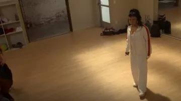 Chaqueta de chándal de Topshop usada por Davia Moss (Emma Hunton) como se ve en Good Trouble (T05E19)