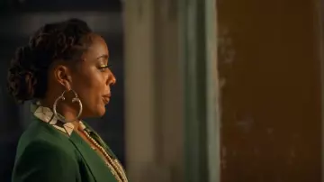 Zara Print­ed Blouse worn by Malika Williams (Zuri Adele) as seen in Good Trouble (S05E19)