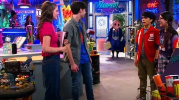 Pantalon en velours côtelé Modcloth Rainbow With Me porté par Ruby (Kate Godfrey) comme on le voit dans Warped ! (S01E05)