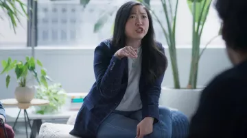 Banana Republic Un­struc­tured Blaz­er worn by Nora (Awkwafina) as seen in Awkwafina is Nora From Queens (S02E01)
