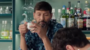Camisa slim Animalier usada por Thomas Marci (Laurent Kerusoré) en la serie Plus belle la vie, encore plus belle (T01E20)