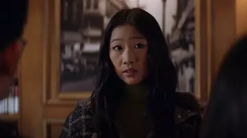 Manteau à carreaux Sandro porté par Nicky Shen (Olivia Liang) dans Kung Fu (S02E06)