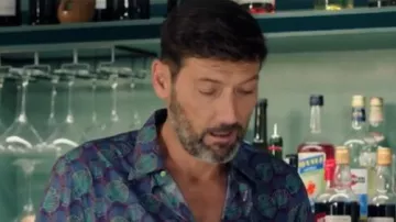Cotton Soft Fitted Shells Shirt worn by Thomas Marci (Laurent Kerusoré) in the series Plus belle la vie, encore plus belle (S01E22)