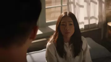 Citoyens de l’humanité Cora Henley Sweat-shirt porté par Nicky Shen (Olivia Liang) dans Kung Fu (S02E09)