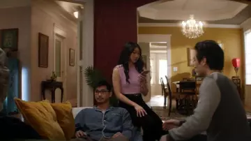 Ceinture Gucci GG portée par Althea Shen (Shannon Dang) dans Kung Fu (S02E11)