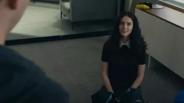 Ralph Lauren Pull en cachemire à manches courtes avec col amovible porté par Rian comme on le voit dans Billions (S06E04)