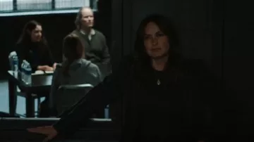 Alexander McQueen Sin­gle Breast­ed Den­im Blaz­er worn by Detective Olivia Benson (Mariska Hargitay) as seen in Law & Order: Special Victims Unit (S25E05)