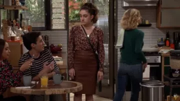 Theory Skinny Faux Leather Pencil Skirt worn by Jackie Raines (Rachel Sennott) as seen in Call Your Mother (S01E03)