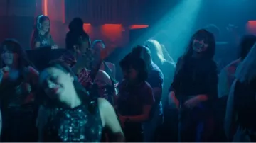 Fred Perry Polo worn by Nell (Marli Siu) as seen in Everything I Know About Love (S01E02)