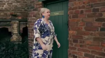 Pendientes de botón redondos Shein usados por Siobhán McSweeney como se ve en The Great Pottery Throw Down (S07E09)