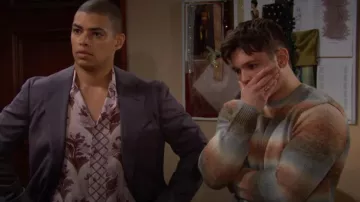 Suéter esponjoso de Topman usado por R.J. Forrester (Josh Hoffman) como se ve en The Bold and the Beautiful el 4 de marzo de 2024