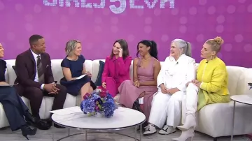 Pantalón Argent Jones en fucsia usado por Sara Bareilles como se ve en Today el 5 de marzo de 2024