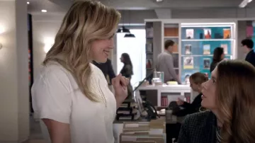 T-shirt à manches Iro porté par Kelsey Peters (Hilary Duff) dans Younger (S01E03)