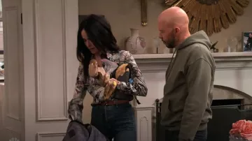 Nili Lotan Florence Jeans usados por Julia Mariano (Abigail Spencer) como se ve en Extended Family (T01E10)