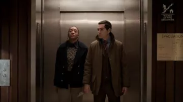 Abrigo Veronica Beard Dickey usado por Faith Mitchell (Iantha Richardson) como se ve en Will Trent (T02E03)
