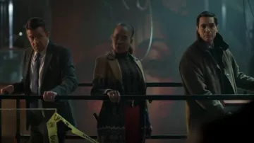 Chaqueta larga de lana Etro usada por Amanda Wagner (Sonja Sohn) como se ve en Will Trent (S02E03)