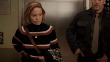 Rachel Comey Albie Manteau porté par Angie Polaski (Erika Christensen) dans Will Trent (S02E03)