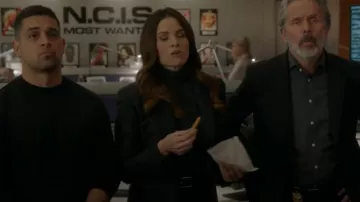 Top à col roulé Agolde Pascal porté par Jessica Knight (Katrina Law) dans NCIS (S21E04)