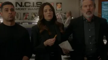 Blazer à poitrine théorique porté par Jessica Knight (Katrina Law) dans NCIS (S21E04)